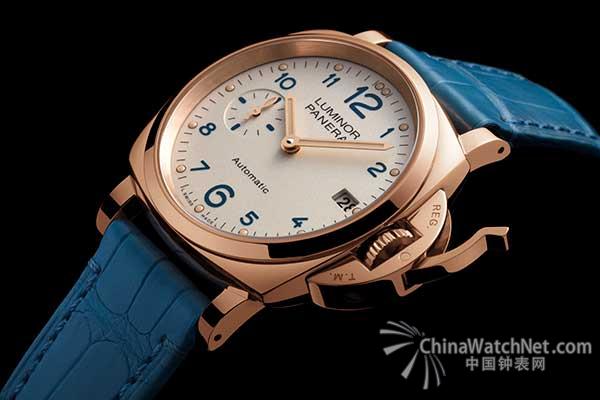 PANERAI---PAM00756_Cat_Dett02_B.jpg